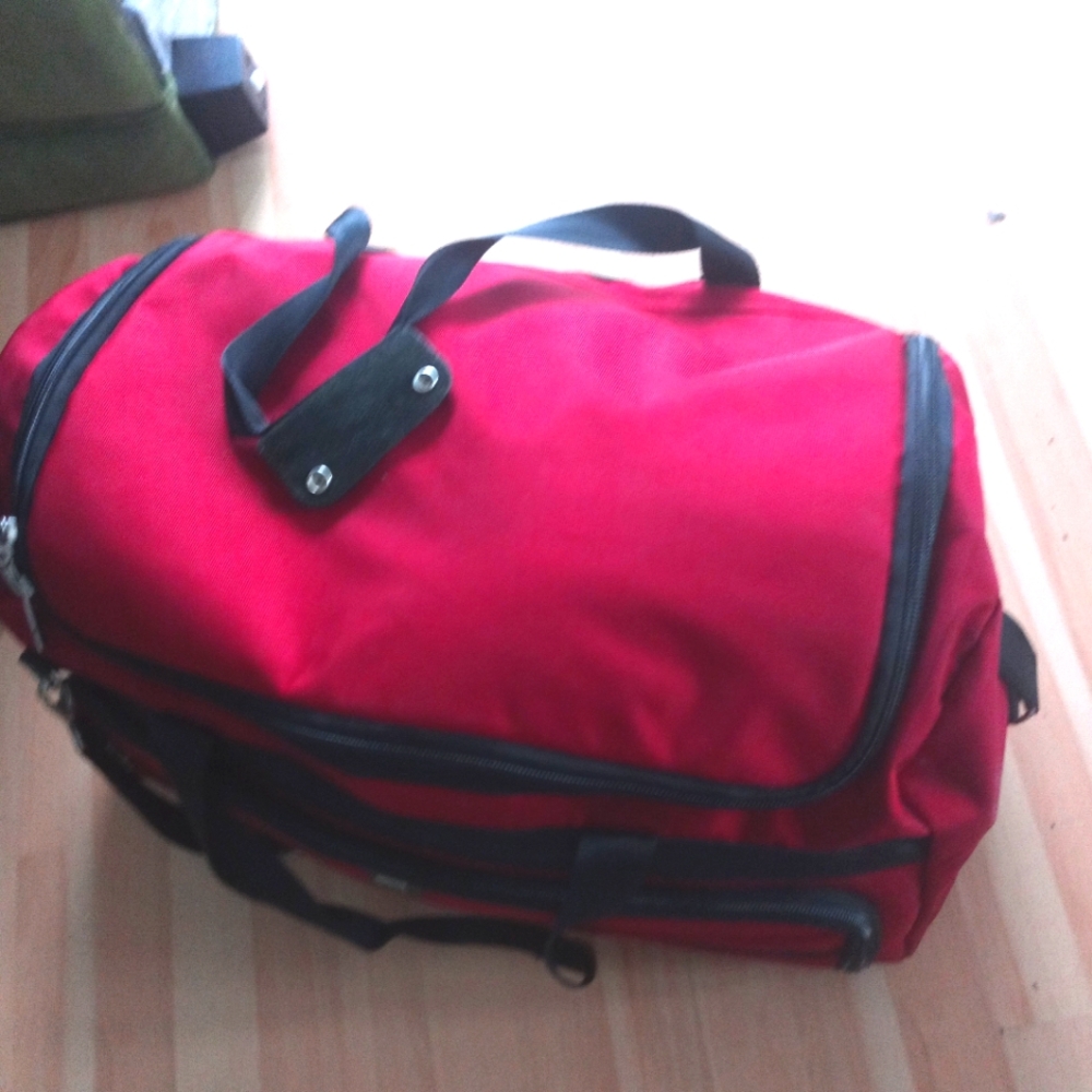 Roots duffel bag like new